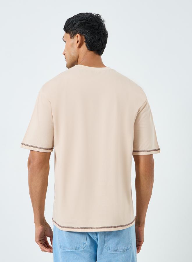 ستايلي تيشيرت بطبعة جرافيك وبقصة واسعة - Image 4